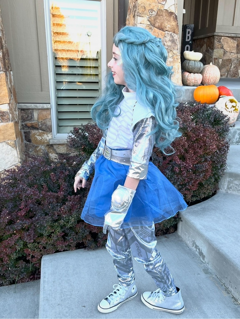 Disney Zombies 3 Girls’ Light-Up Addison Alien Costume and Wig Bundle—Medium - Picture 11 of 14